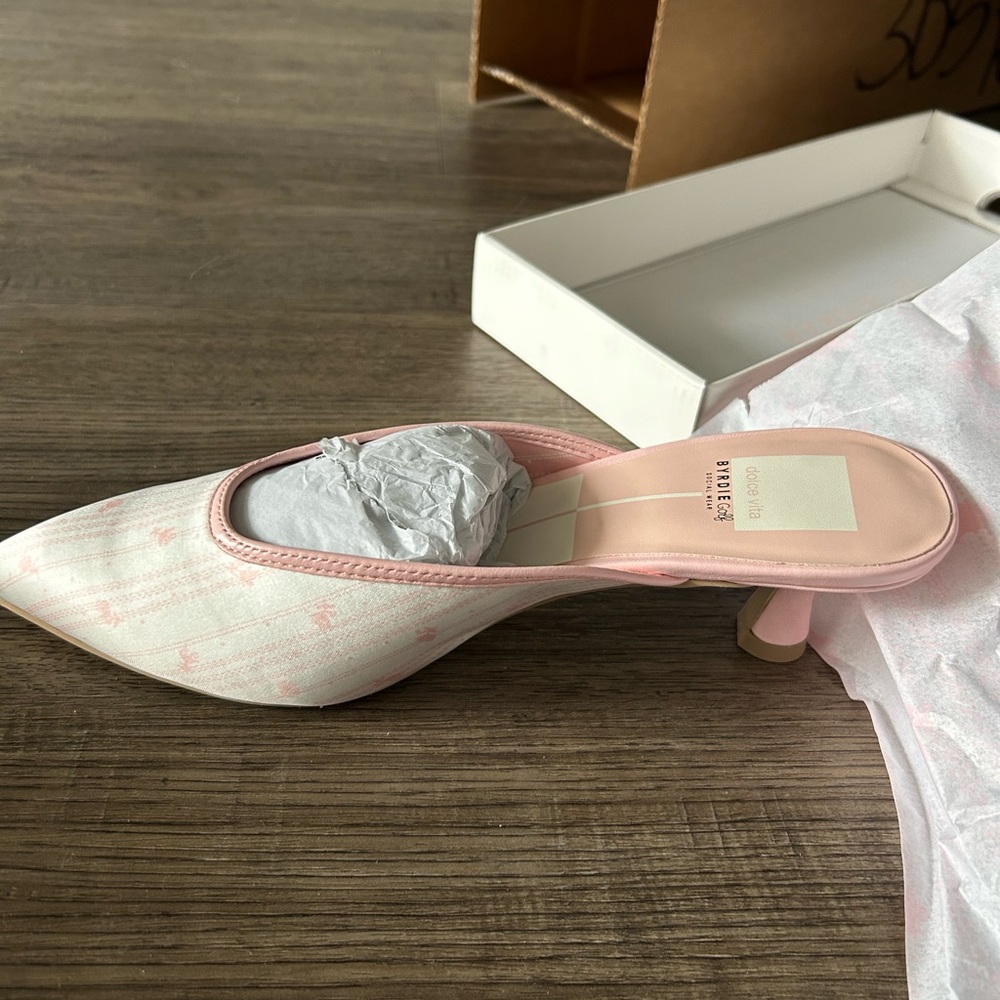 Dolce Vita pink satin kitten heels size 7W - Picture 2 of 2